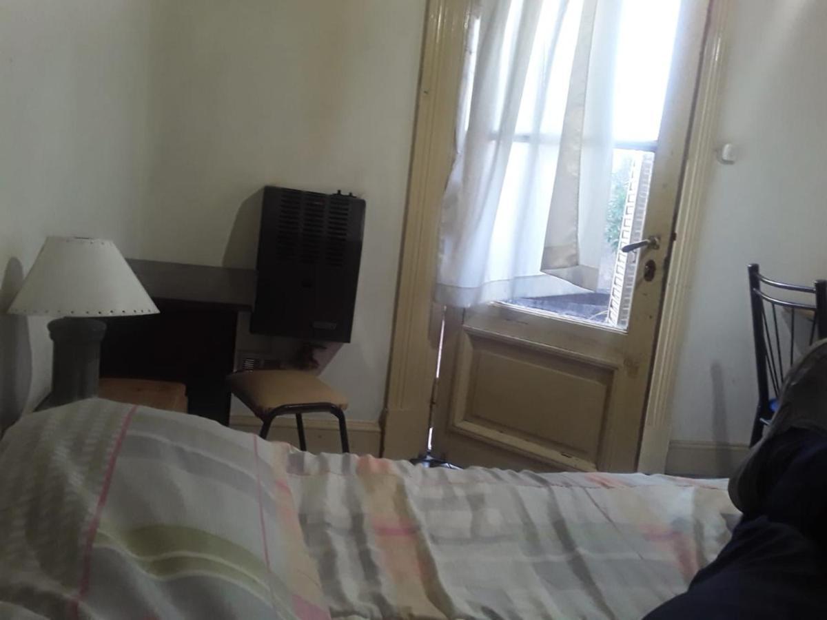 Habitac Indiv Casa De Familia, Flores بوينس آيرس المظهر الخارجي الصورة