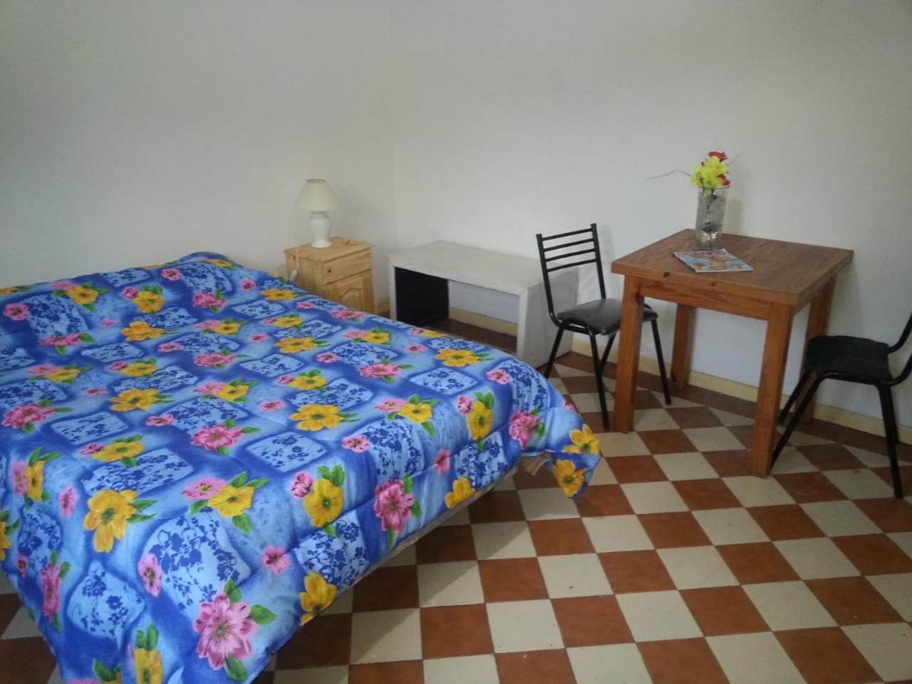 Habitac Indiv Casa De Familia, Flores بوينس آيرس المظهر الخارجي الصورة